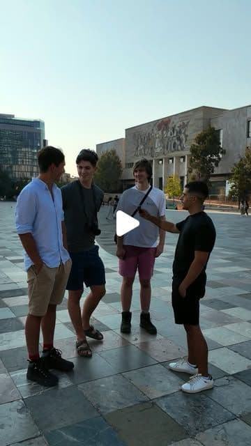Video Instagram · Built Different